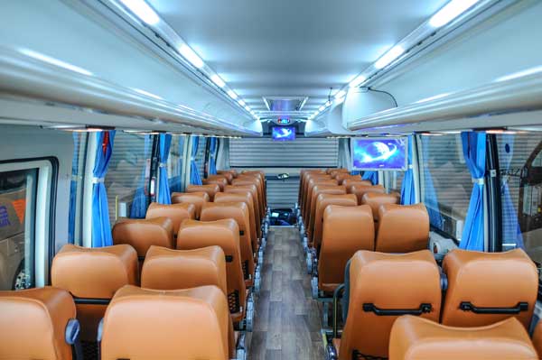 上下班班車(chē)接送服務(wù):企業(yè)員工福利與綠色環(huán)保出行同行