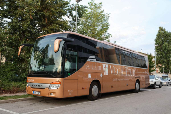 1621955194138546.jpg 大巴車出租